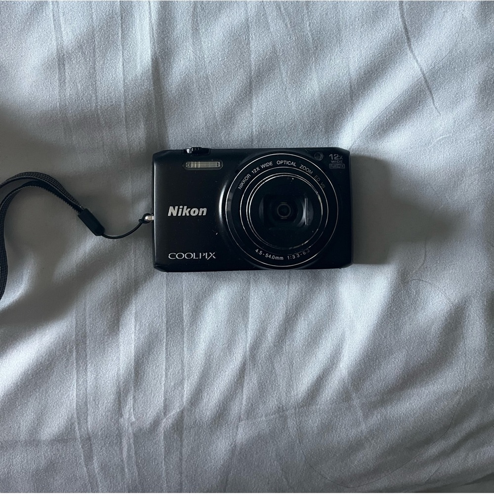 COPY - Nikon coolpix S6800 with broken lens